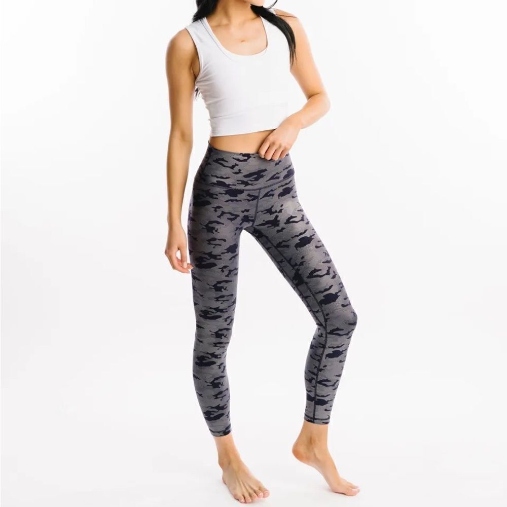 Zyia Active Silver Camo Supreme Hi-rise 7/8 24" Leggings Size 6/8